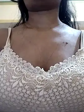 Shivani Tivari online show from October 18, 2025, 7:27 pm