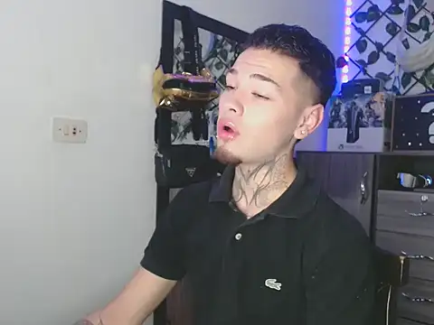 MarceloMilk online show from November 11, 2025, 5:02 am