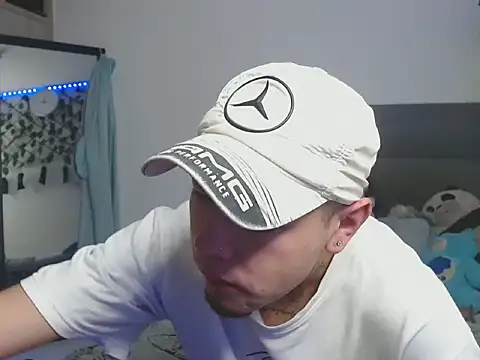 Snapshot of MarceloMilk chatting on October 16, 2025, 5:16 am MarceloMilk online show from October 16, 2025, 5:16 am