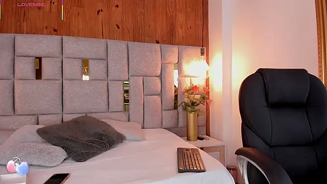 Snapshot of Saori_newman chatting on October 21, 2025, 12:04 pm Saori newman online show from October 21, 2025, 12:04 pm