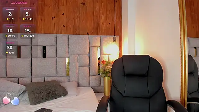 Snapshot of Saori_newman chatting on October 15, 2025, 12:02 pm Saori newman online show from October 15, 2025, 12:02 pm