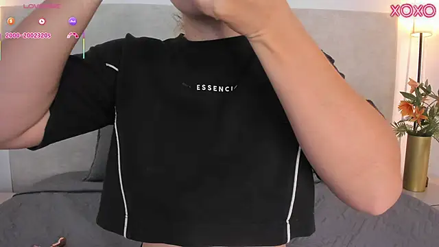 Snapshot of Saori_newman chatting on February 2, 2026, 11:42 am Saori newman online show from February 2, 2026, 11:42 am