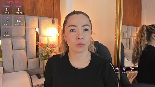 Snapshot of Saori_newman chatting on October 3, 2025, 12:06 pm Saori newman online show from October 3, 2025, 12:06 pm