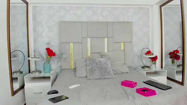 Snapshot of Valery_Diamond chatting on October 1, 2025, 8:24 pm Valery Diamond online show from October 1, 2025, 8:24 pm