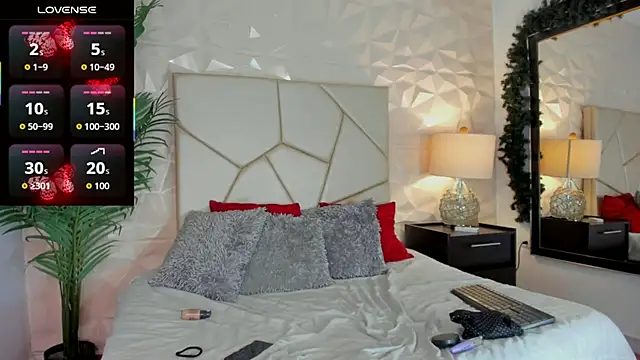 Snapshot of Valery_Diamond chatting on November 19, 2025, 4:23 am Valery Diamond online show from November 19, 2025, 4:23 am