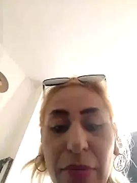 Snapshot of ariana_crazzy chatting on April 1, 2026, 1:41 pm ariana crazzy online show from April 1, 2026, 1:41 pm