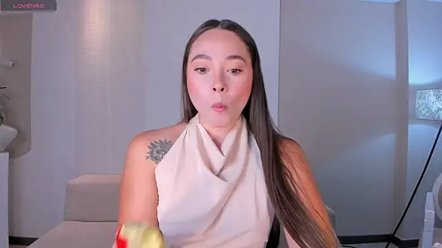 AlinaKravitz online show from April 12, 2026, 3:48 pm