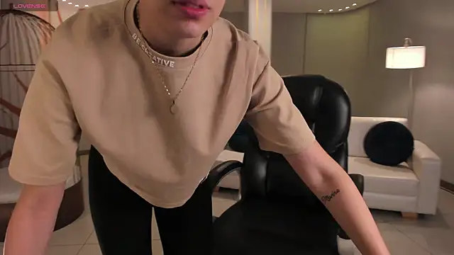 KaiaFerreira online show from September 17, 2025, 11:01 am