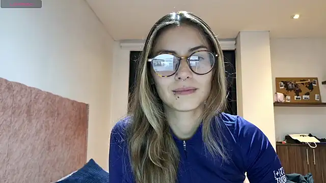 Emmy petit online show from May 24, 2026, 11:37 pm