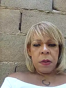 Snapshot of blondebitchlitle chatting on January 18, 2026, 6:44 pm blondebitchlitle online show from January 18, 2026, 6:44 pm