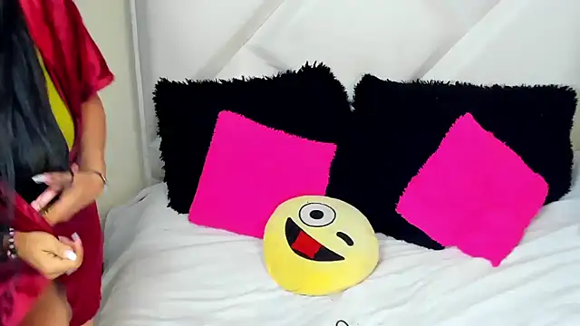 ScarlethNatasha online show from April 18, 2026, 3:42 am