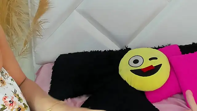 ScarlethNatasha online show from February 13, 2025, 10:11 pm