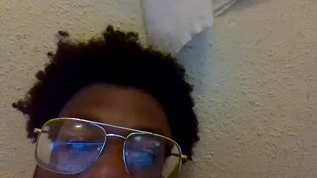 dvaughn3117 online show from April 18, 2026, 3:31 am