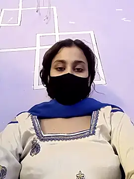 magicmoment00786 online show from November 4, 2025, 5:06 pm