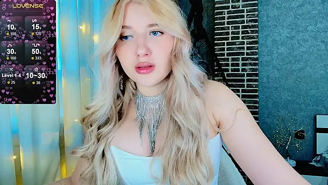 Evacadooo online show from December 4, 2025, 4:22 am