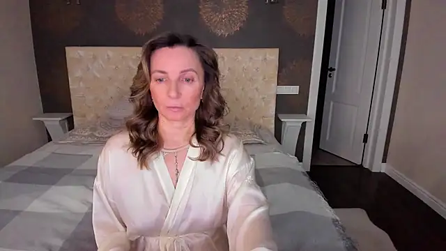 Snapshot of AllisonWilliams chatting on December 19, 2024, 4:35 pm AllisonWilliams online show from December 19, 2024, 4:35 pm