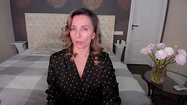 Snapshot of AllisonWilliams chatting on November 13, 2025, 4:00 pm AllisonWilliams online show from November 13, 2025, 4:00 pm