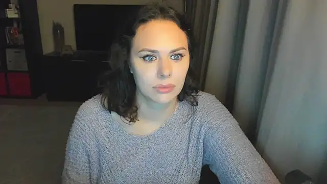MollyCheiz online show from September 22, 2025, 5:19 pm