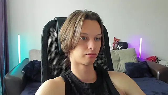 Snapshot of Ostin_meow chatting on June 23, 2026, 7:28 am Ostin meow online show from June 23, 2026, 7:28 am