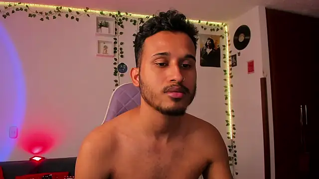 Snapshot of Raf_brunette chatting on January 7, 2025, 12:20 pm Raf brunette online show from January 7, 2025, 12:20 pm