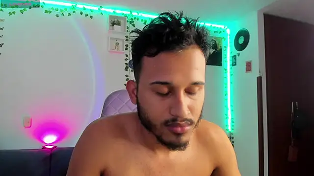 Snapshot of Raf_brunette chatting on December 31, 2024, 1:30 pm Raf brunette online show from December 31, 2024, 1:30 pm