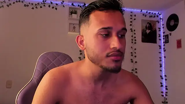 Snapshot of Raf_brunette chatting on February 7, 2025, 11:56 am Raf brunette online show from February 7, 2025, 11:56 am