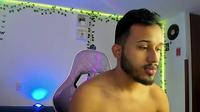 Snapshot of Raf_brunette chatting on December 28, 2024, 2:21 pm Raf brunette online show from December 28, 2024, 2:21 pm