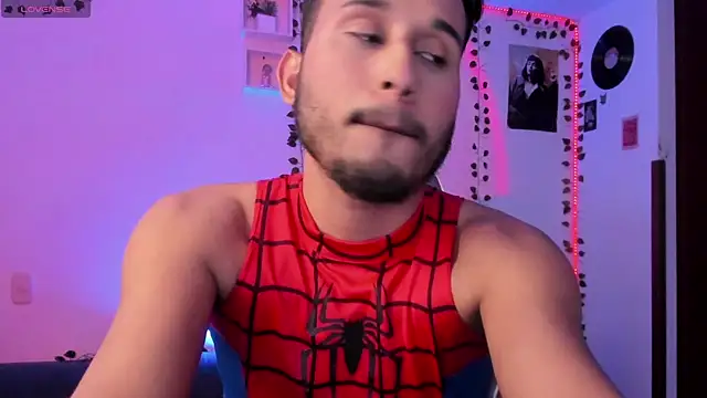 Snapshot of Raf_brunette chatting on February 28, 2025, 9:15 am Raf brunette online show from February 28, 2025, 9:15 am