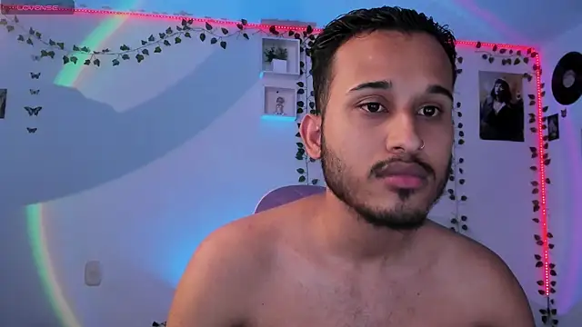 Snapshot of Raf_brunette chatting on March 3, 2025, 12:28 pm Raf brunette online show from March 3, 2025, 12:28 pm