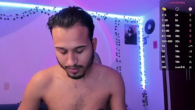 Snapshot of Raf_brunette chatting on March 8, 2025, 10:22 am Raf brunette online show from March 8, 2025, 10:22 am