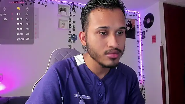 Snapshot of Raf_brunette chatting on January 21, 2025, 10:19 am Raf brunette online show from January 21, 2025, 10:19 am