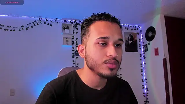 Snapshot of Raf_brunette chatting on February 25, 2025, 12:05 pm Raf brunette online show from February 25, 2025, 12:05 pm