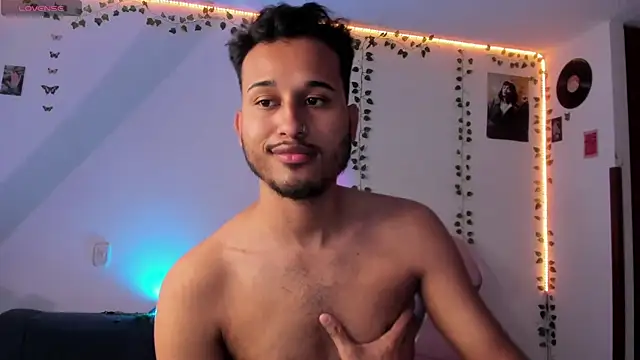 Snapshot of Raf_brunette chatting on February 20, 2025, 12:04 pm Raf brunette online show from February 20, 2025, 12:04 pm