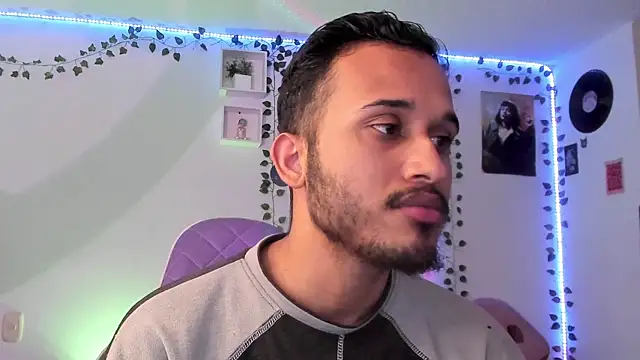 Snapshot of Raf_brunette chatting on March 17, 2025, 12:04 pm Raf brunette online show from March 17, 2025, 12:04 pm