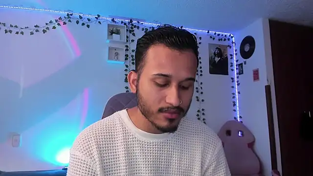 Snapshot of Raf_brunette chatting on March 13, 2025, 12:13 pm Raf brunette online show from March 13, 2025, 12:13 pm