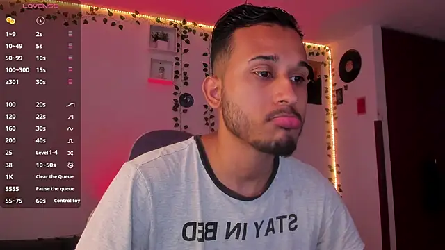 Snapshot of Raf_brunette chatting on February 11, 2025, 12:36 pm Raf brunette online show from February 11, 2025, 12:36 pm