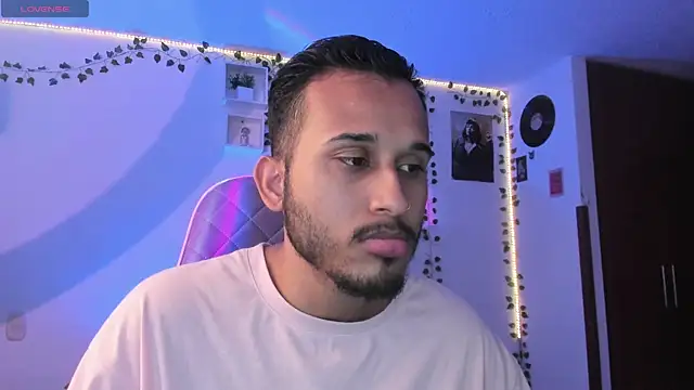 Snapshot of Raf_brunette chatting on March 6, 2025, 12:09 pm Raf brunette online show from March 6, 2025, 12:09 pm