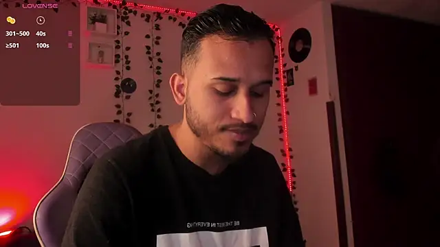 Snapshot of Raf_brunette chatting on February 14, 2025, 10:06 am Raf brunette online show from February 14, 2025, 10:06 am