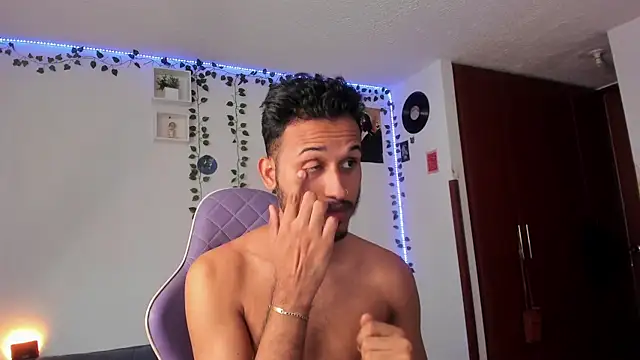 Snapshot of Raf_brunette chatting on January 12, 2025, 1:05 pm Raf brunette online show from January 12, 2025, 1:05 pm