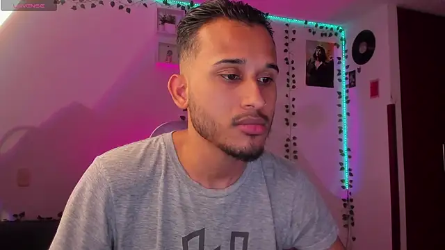 Snapshot of Raf_brunette chatting on February 9, 2025, 10:53 am Raf brunette online show from February 9, 2025, 10:53 am