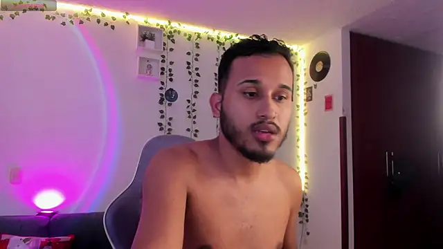 Snapshot of Raf_brunette chatting on January 2, 2025, 12:57 pm Raf brunette online show from January 2, 2025, 12:57 pm