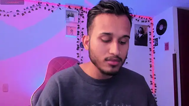 Snapshot of Raf_brunette chatting on March 2, 2025, 1:42 pm Raf brunette online show from March 2, 2025, 1:42 pm