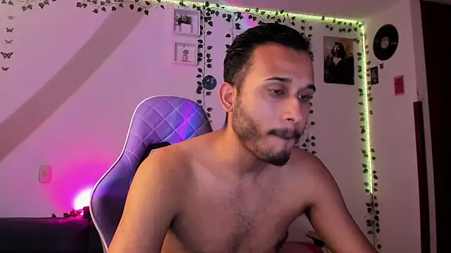 Snapshot of Raf_brunette chatting on January 30, 2025, 11:01 am Raf brunette online show from January 30, 2025, 11:01 am