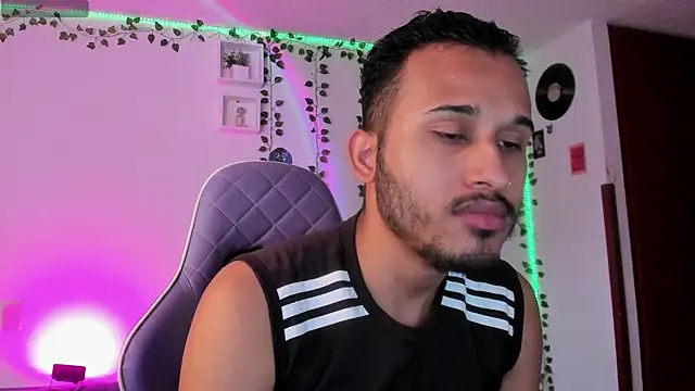 Snapshot of Raf_brunette chatting on January 10, 2025, 12:26 pm Raf brunette online show from January 10, 2025, 12:26 pm