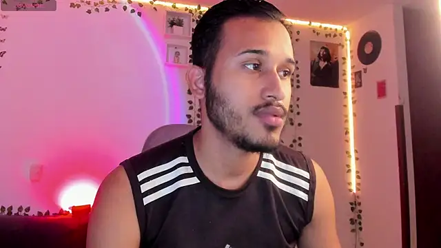 Snapshot of Raf_brunette chatting on January 27, 2025, 11:00 am Raf brunette online show from January 27, 2025, 11:00 am