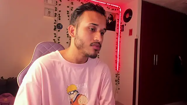 Snapshot of Raf_brunette chatting on February 5, 2025, 11:12 am Raf brunette online show from February 5, 2025, 11:12 am