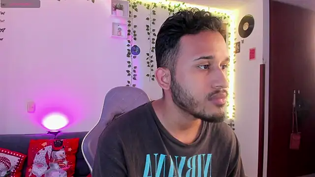 Snapshot of Raf_brunette chatting on January 3, 2025, 1:46 pm Raf brunette online show from January 3, 2025, 1:46 pm