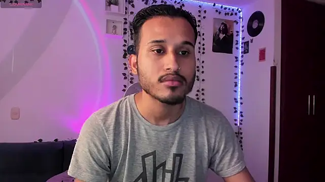 Snapshot of Raf_brunette chatting on March 9, 2025, 12:20 pm Raf brunette online show from March 9, 2025, 12:20 pm