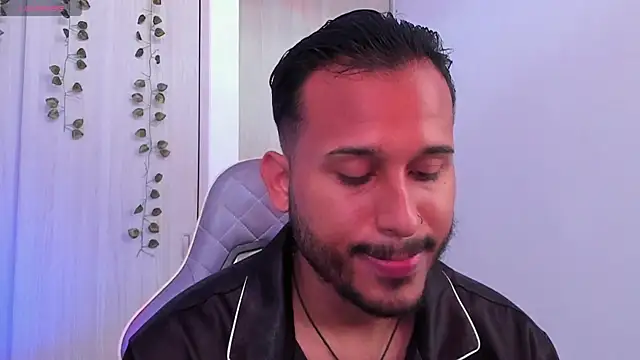 Snapshot of Raf_brunette chatting on December 19, 2025, 1:46 pm Raf brunette online show from December 19, 2025, 1:46 pm