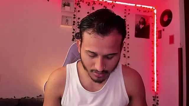 Snapshot of Raf_brunette chatting on February 6, 2025, 12:04 pm Raf brunette online show from February 6, 2025, 12:04 pm